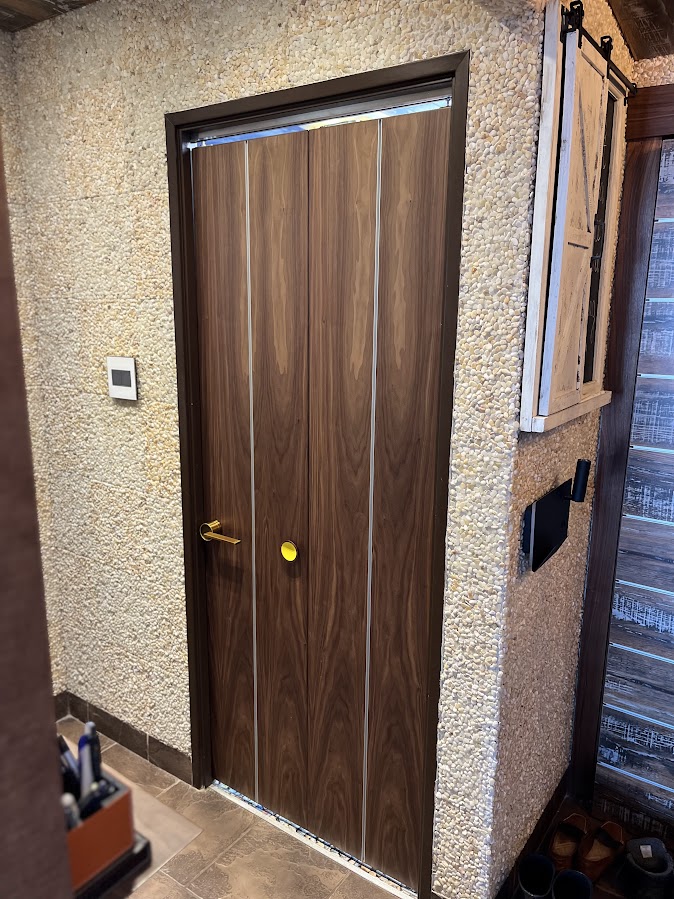 BEFORE: Apartment Door Frames to be Resurfaced in a Stylish Finish